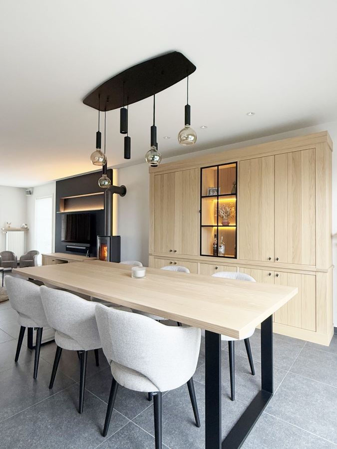 TAFEL IN EIK MASSIEF