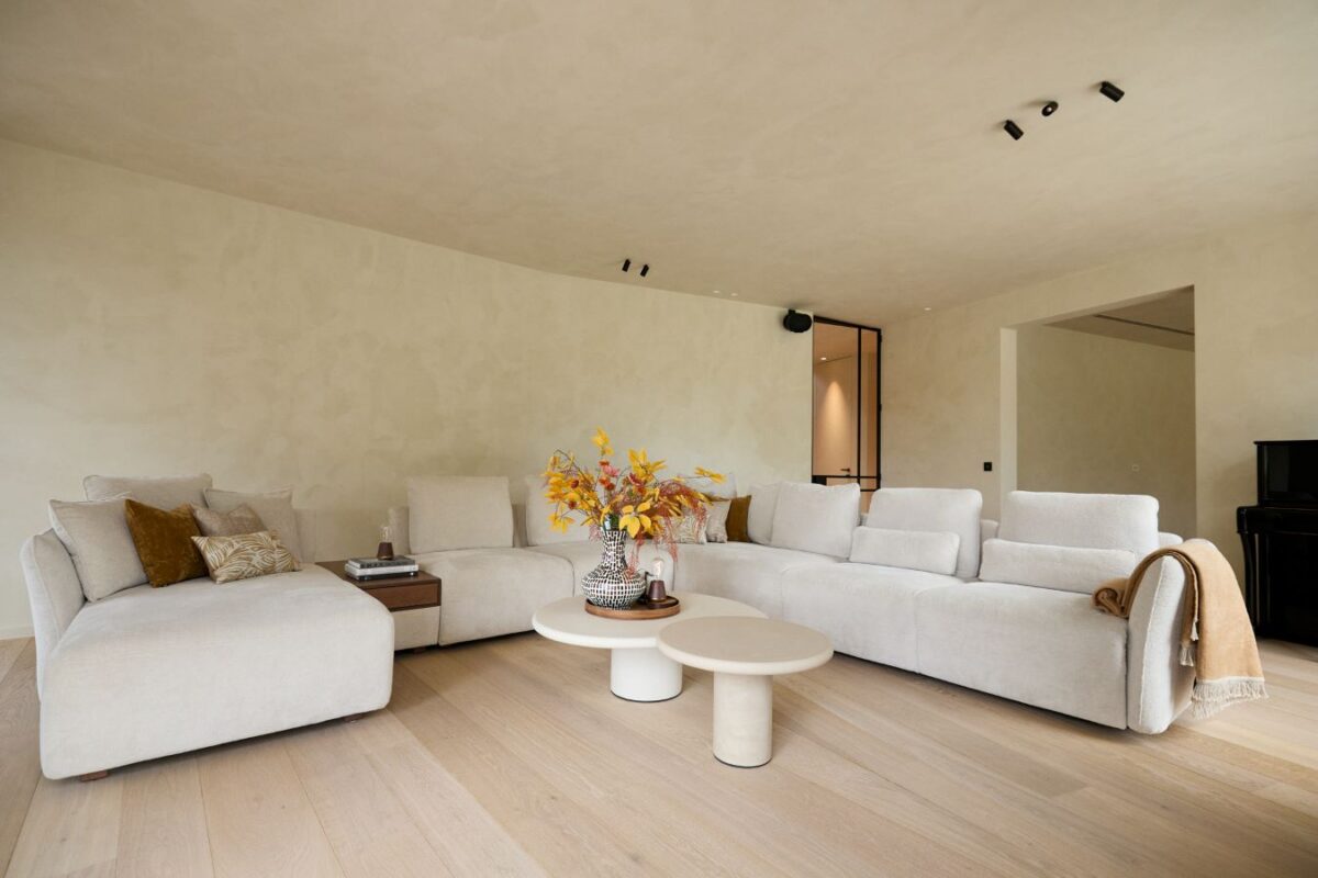 Persoonlijk kleurplan door Mesdagh met kleurstalen voor een harmonieus interieur op maat.